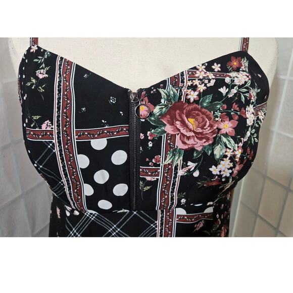 Torrid Floral Patchwork Zip Handkerchief Hem Babydoll Cami Top Size: 0X (12) - Picture 9 of 9